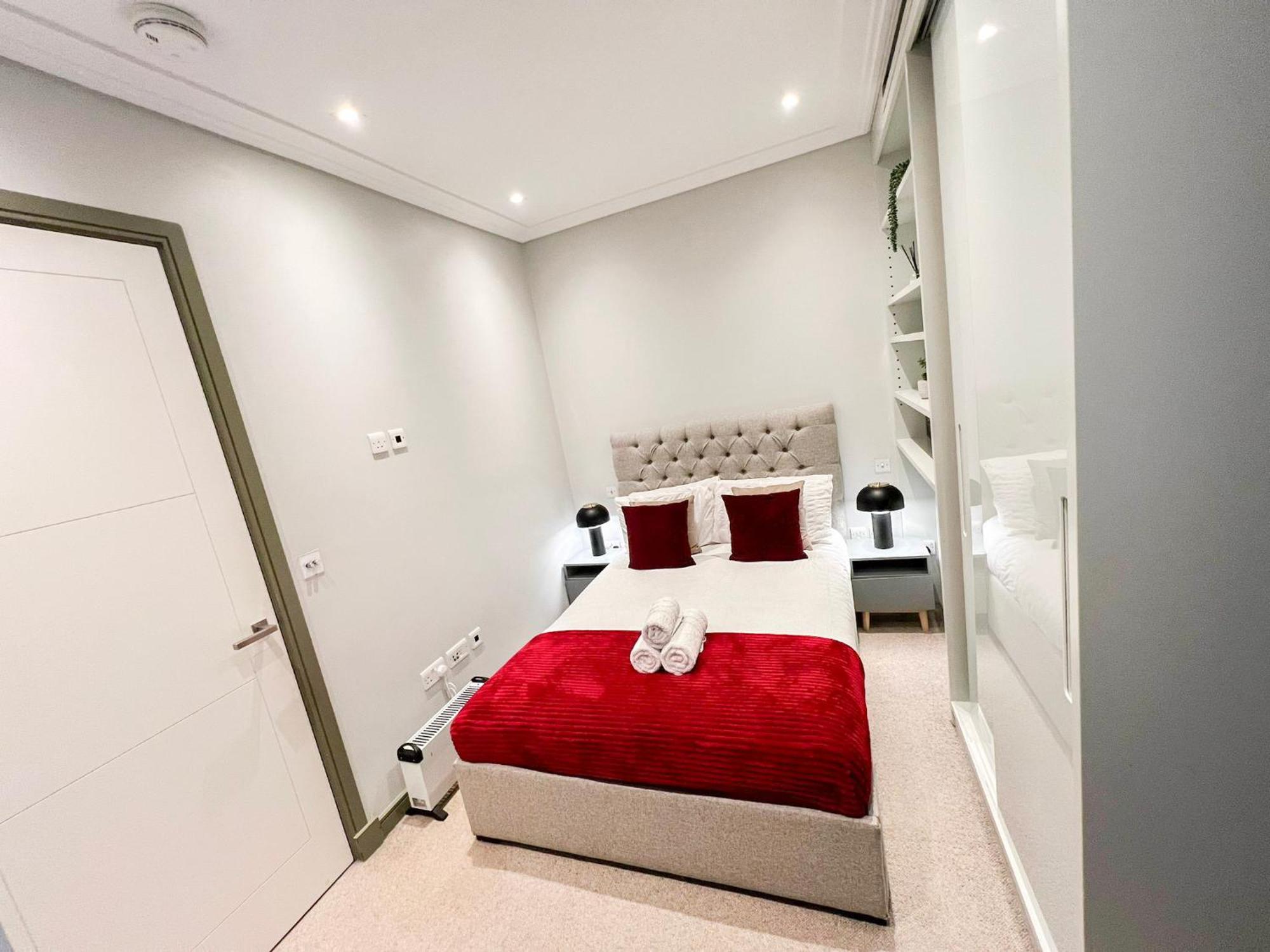 Posh 3 Bedroom Flat With Terrace And Indoor Fireplace In Mayfair, Near Hyde Park Лондон Экстерьер фото